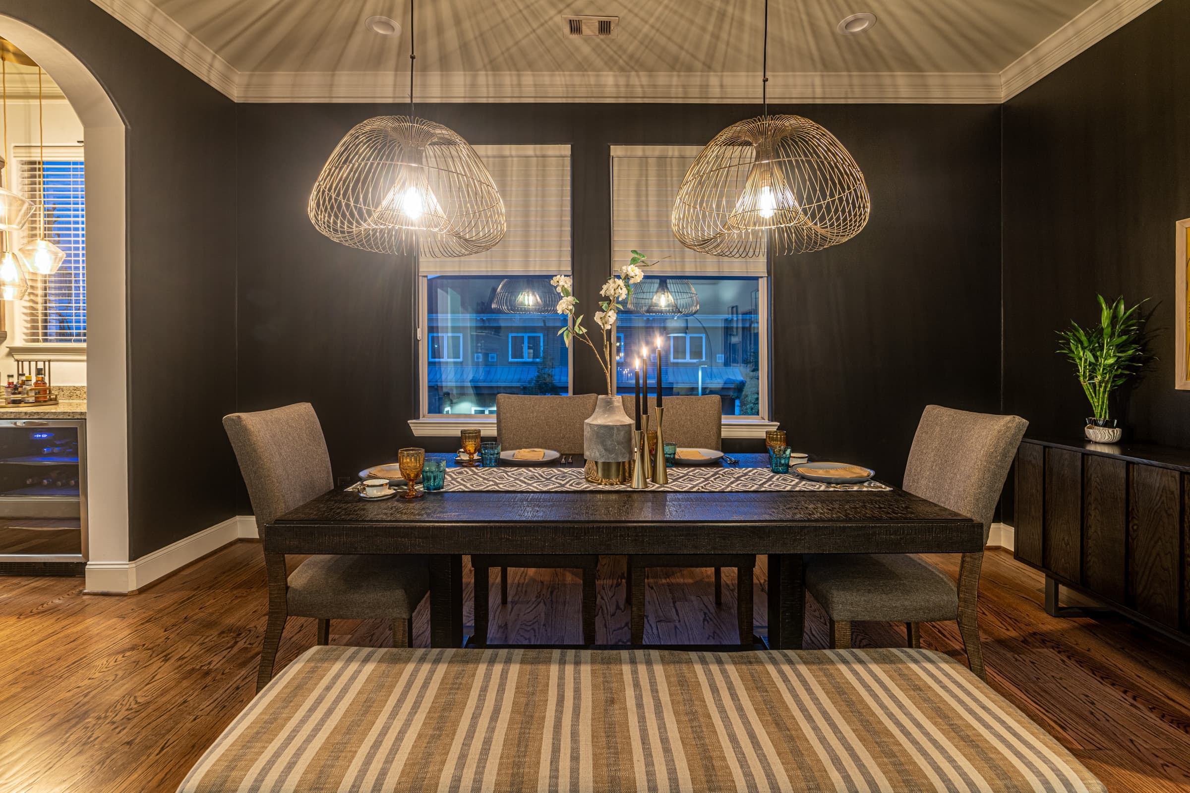 Dinign Room phot, beautiful modern lights interior designer