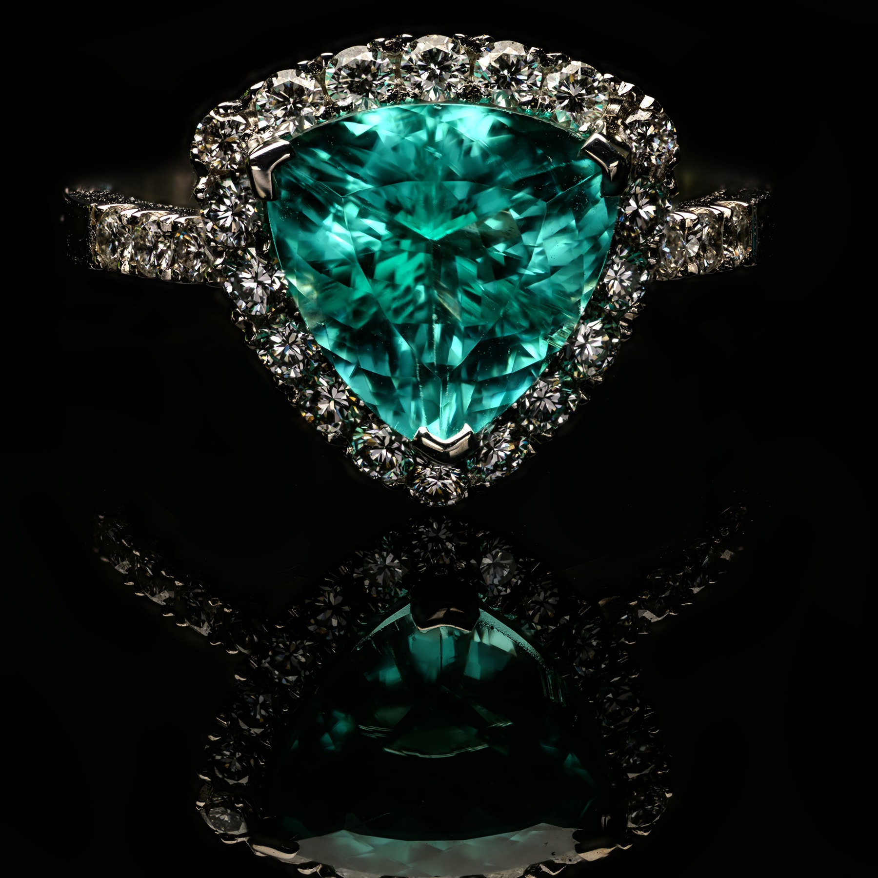 estate ring diamonds jewel reflection