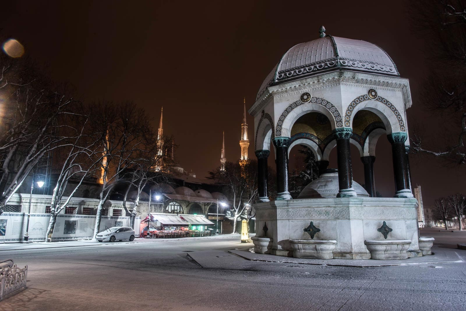 The blue mosque in istanbul at night.