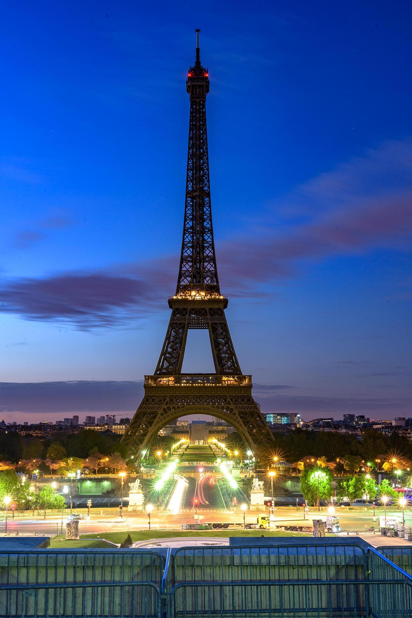 The eiffel tower is lit up at night.